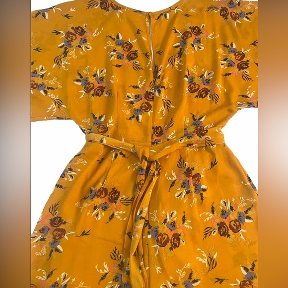 Women’s size medium, gold floral, zip back/ button closure jumpsuit - Picture 3 of 7